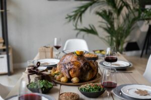 Host Thanksgiving in Style: Kitchen Designs That Make Entertaining Effortless Host Thanksgiving in Style: Kitchen Designs That Make Entertaining Effortless